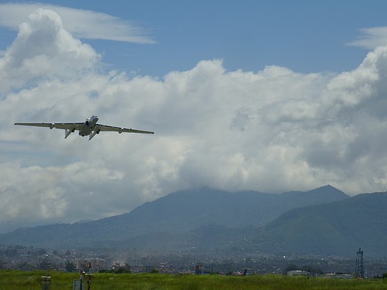 Start des Forschungsflugzeugs M55-Geophysica am Flughafen Kathmandu. Foto: BUW/Thorben Beckert